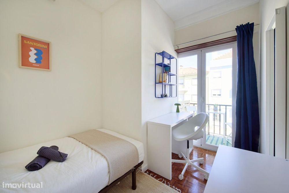 706040 - Quarto com cama de solteiro, com...