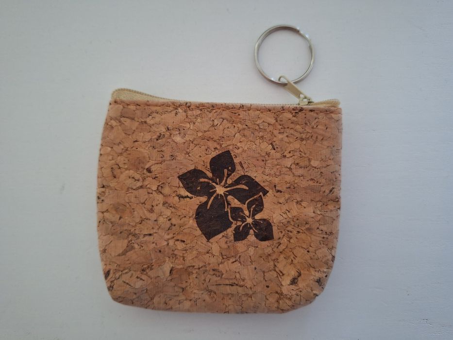 Vende-se porta moeda em cortiça, novo.