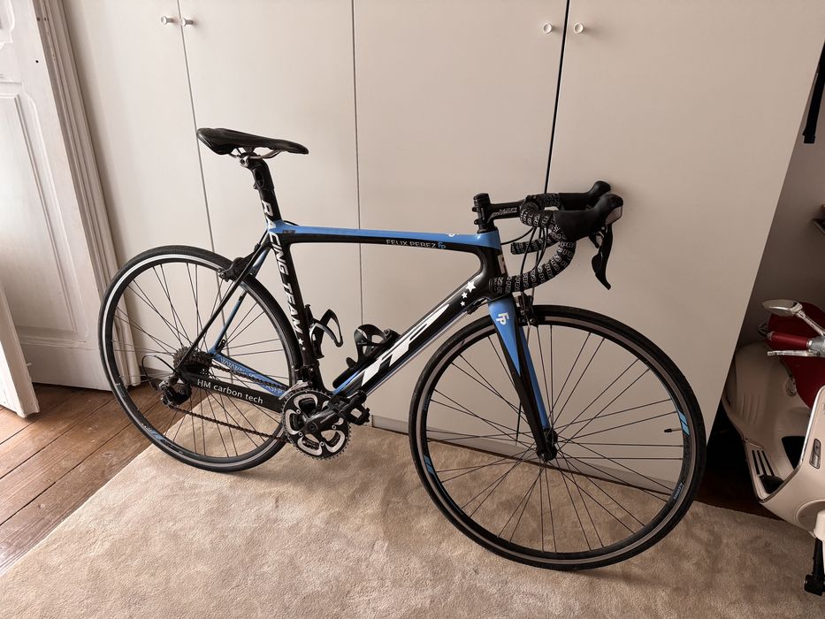 Bicicleta de estrada em carbono