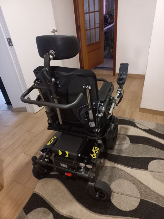 Cadeira de rodas eléctrica  Vassilli, como nova