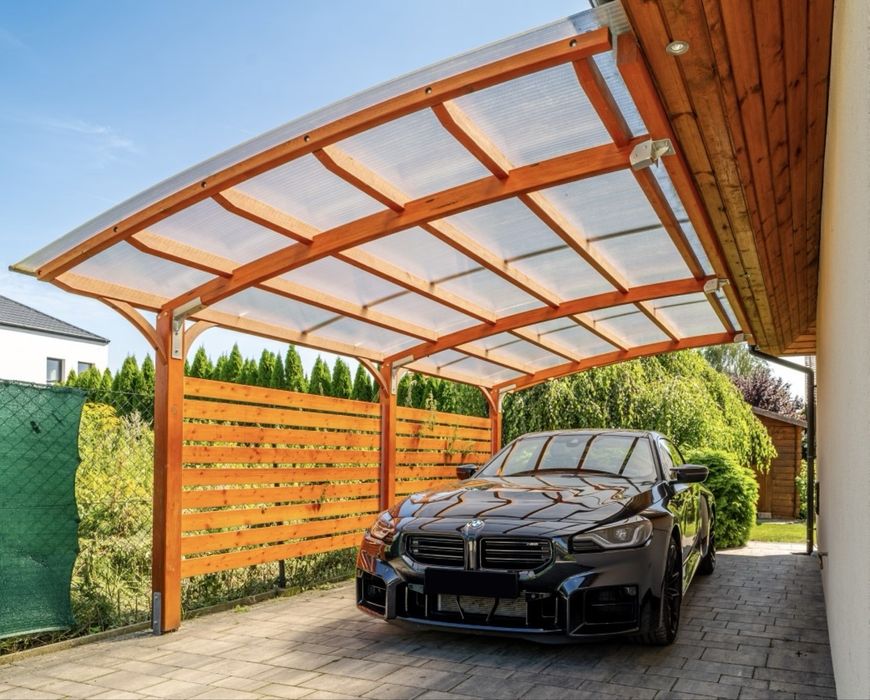 Drewniana wiata garazowa na samochod