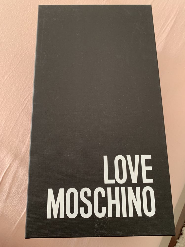 Chinelos novos moschino