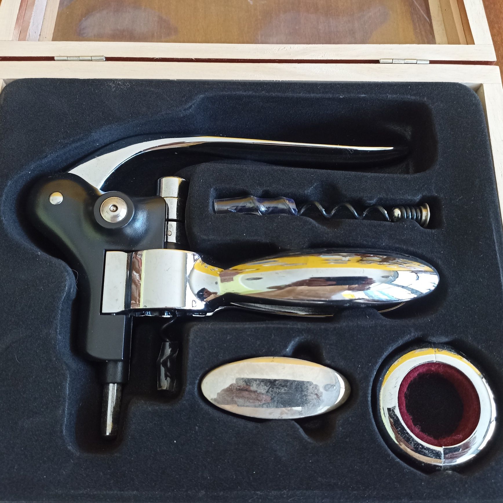 Kit acessórios para Vinho em caixa de madeira