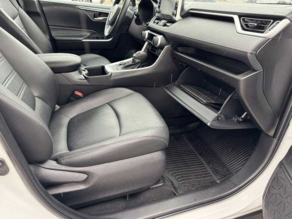 Toyota RAV4 Hybrid XLE Premium      2022