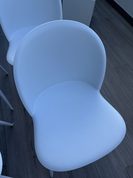 4 Cadeiras brancas como novas