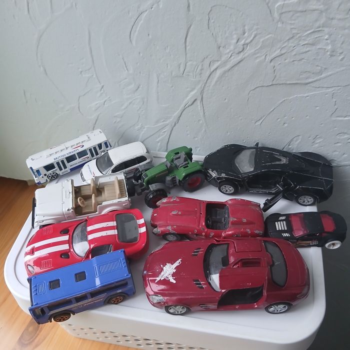 Колекційні машинки,siku,hootweels,burago,realtoy