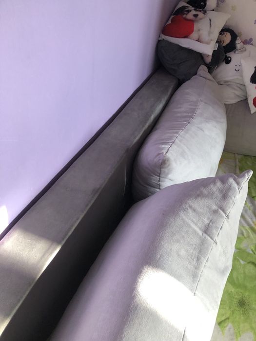 Двоспальний диван.