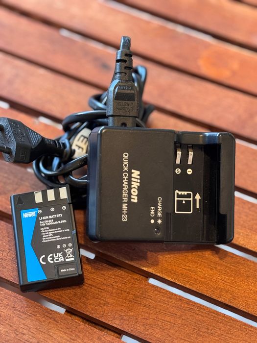 Aparat Nikon D5000 z obiektywami Nikkor 18-105 i 55-200 + filtry