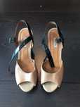 Sandalias Arezzo lindas  37 novas