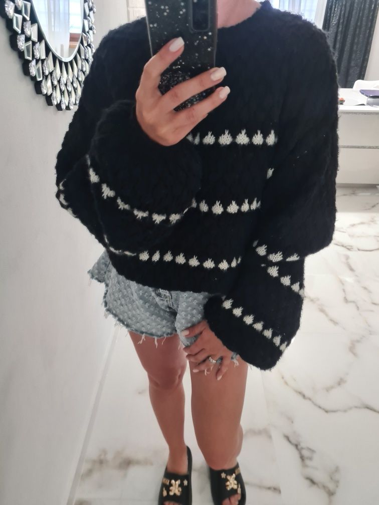 Sweter z bufiastymi rękawami rozmiar L