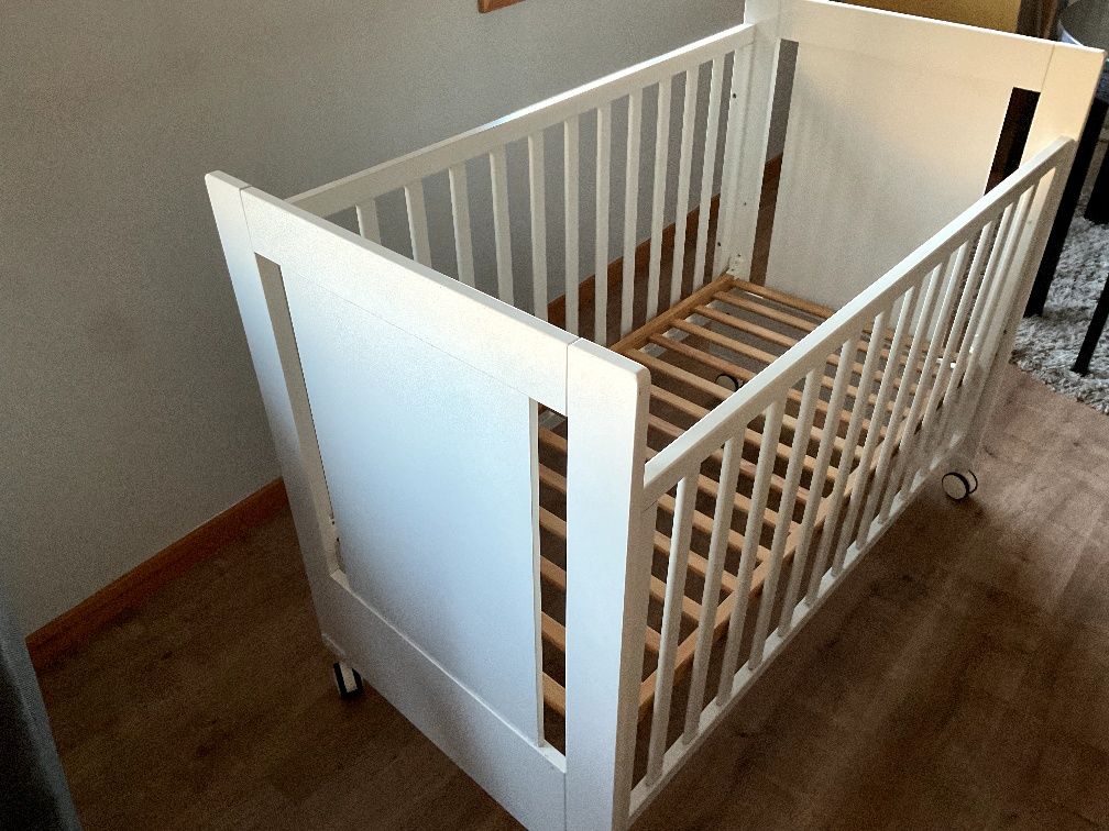 Berço Trama (colchão e roupa de cama de oferta)