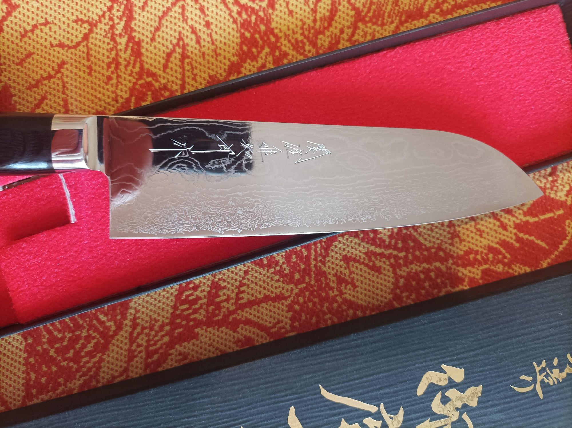Японский нож Ichiro Hattori Santoku