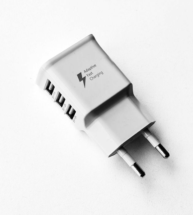 Carregador USB triplo 2.0A