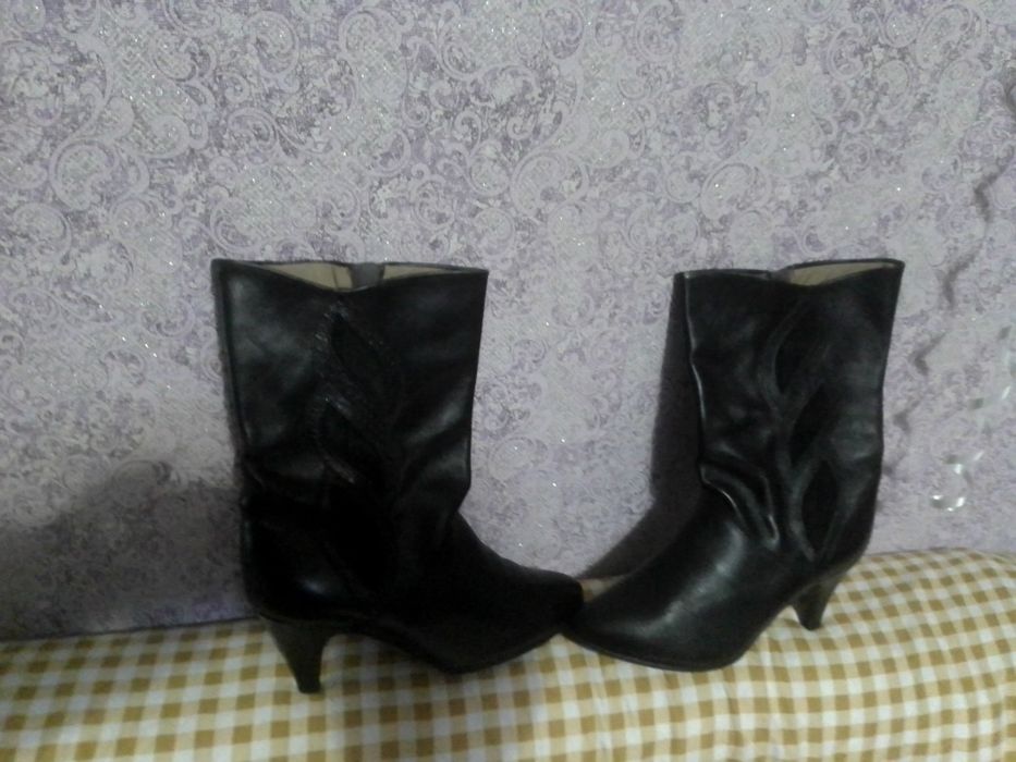 Продам жіночі чобітки 37 р