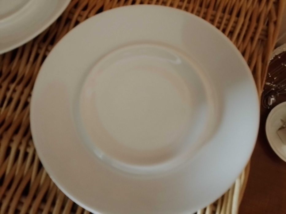 Тарілки, блюдця під супові тарілки