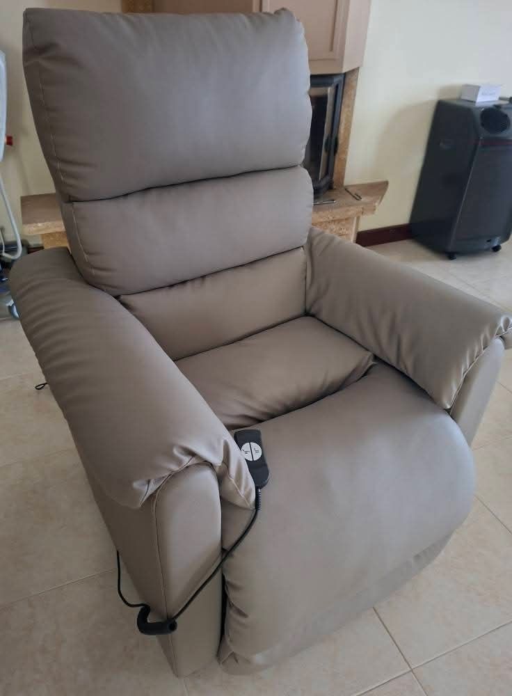 Poltrona nova cinza