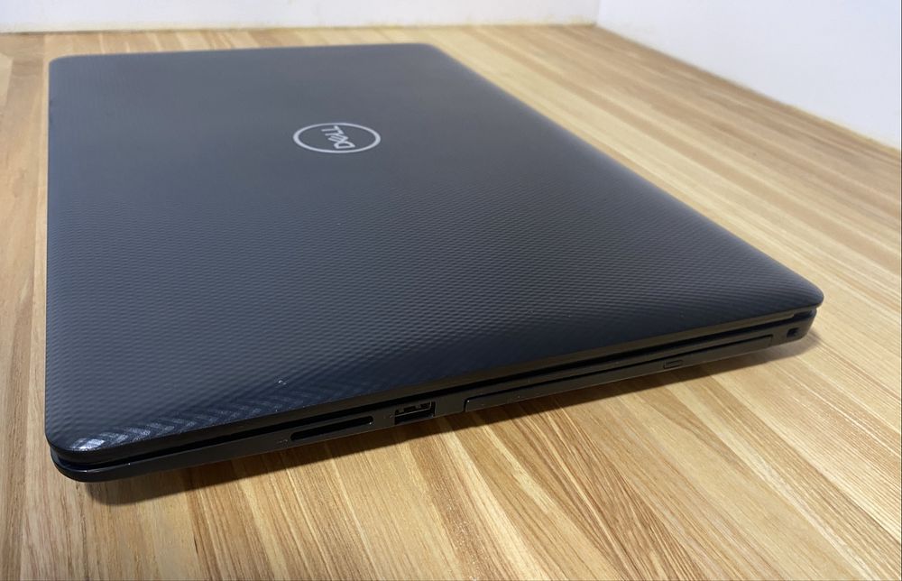 Dell Inspiron 3793 | i7-1065G7 | Iris Plus | 16 gb | NVMe 512 gb | FHD