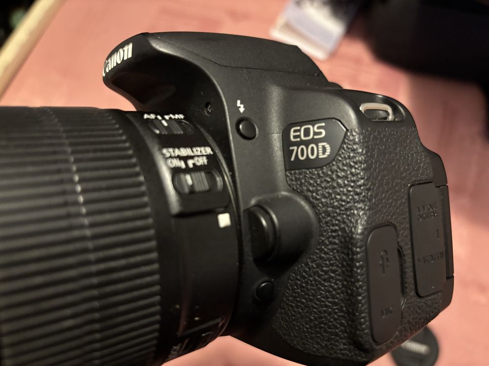 Canon 700d com objetiva 18-135