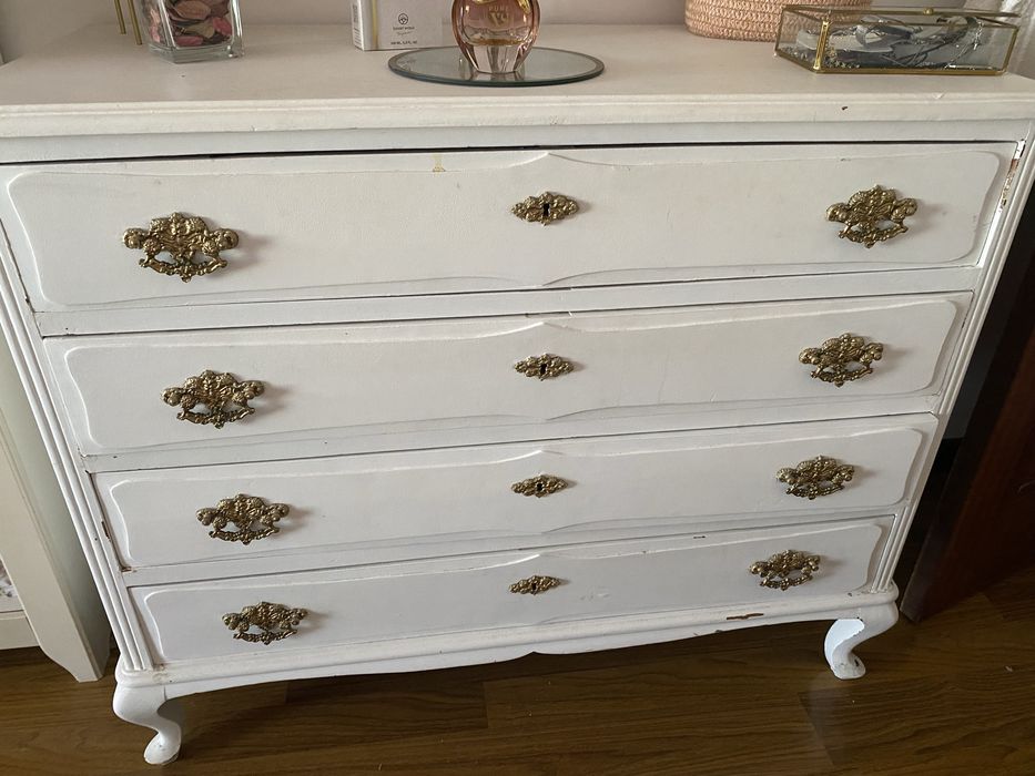 Comoda e mesas cabeceira estilo queen Anne