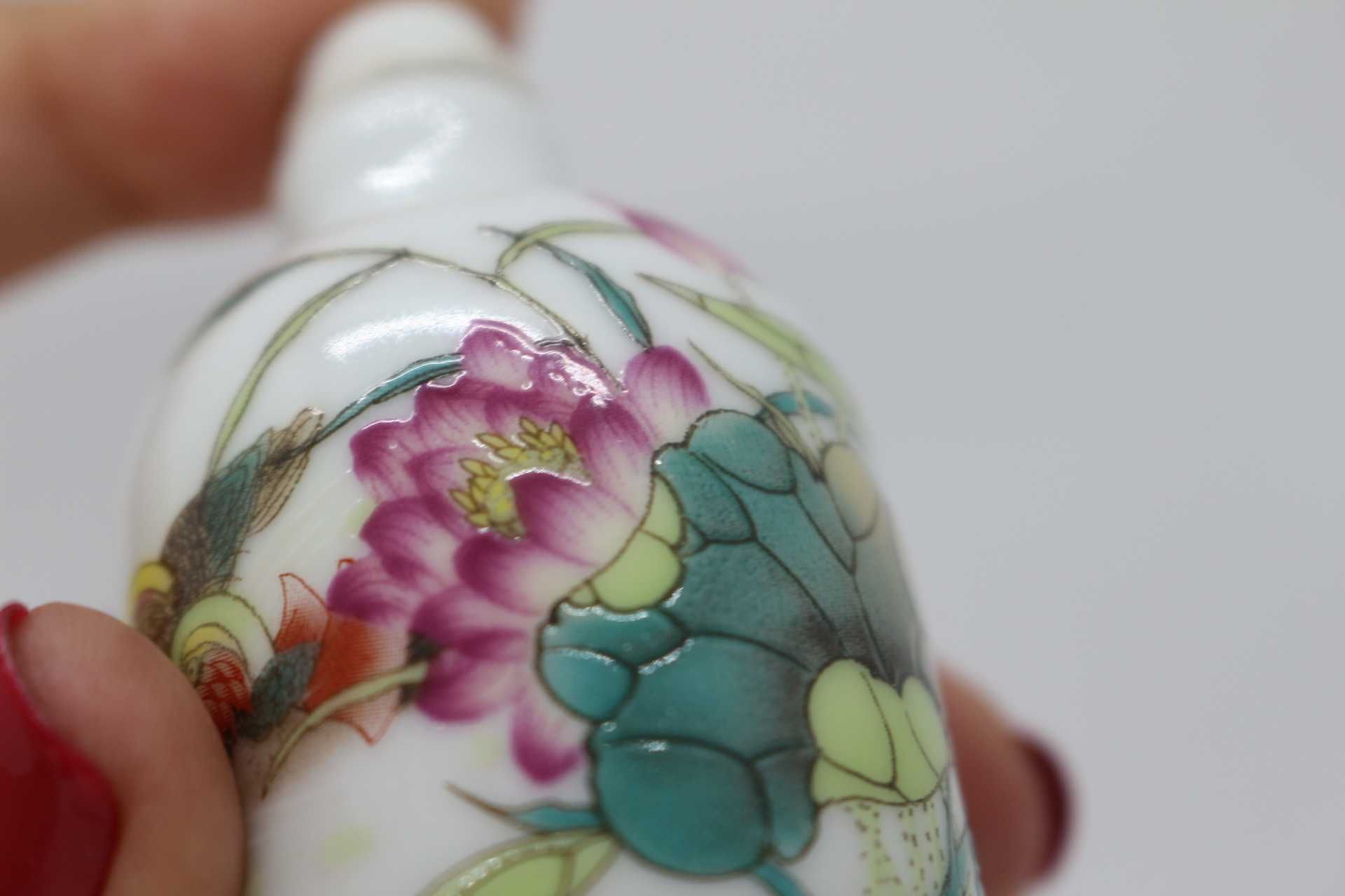 Snuff Bottle Porcelana Chinesa Família Rosa Kangxi Lotus e Pássaros Ma