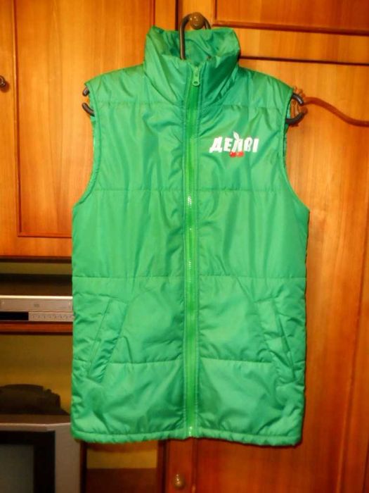 Теплый жилет р. М унисекс куртка безрукавка форма маг. Делвi жилетка