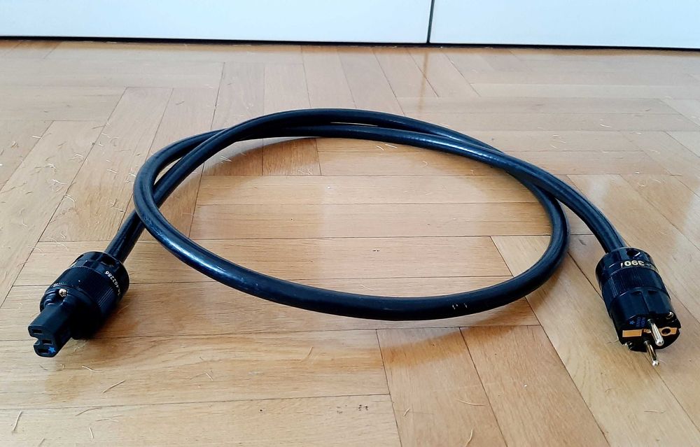 Kabel zasilający OYAIDE TUNAMI V2 - 1,8 m WATTEGATE