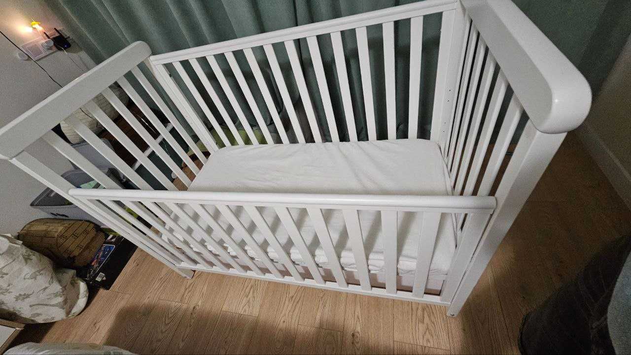 Дитяче ліжко "Верес ЛД 12" білого кольору з шуфлядою та маятником