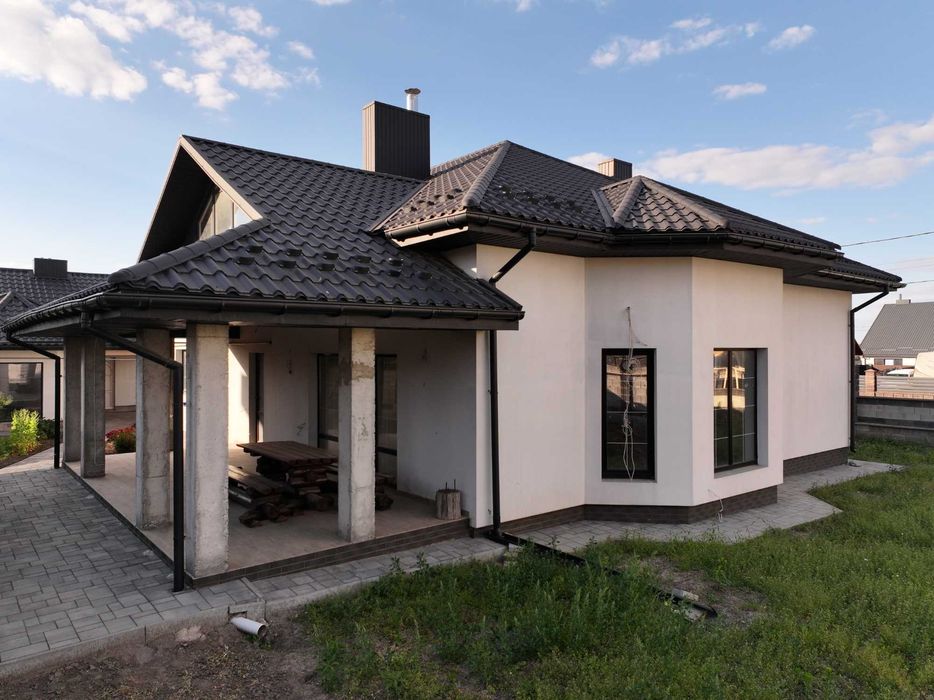 Продам великий будинок біля АТБ на Райському саду, з гаражем і терасою