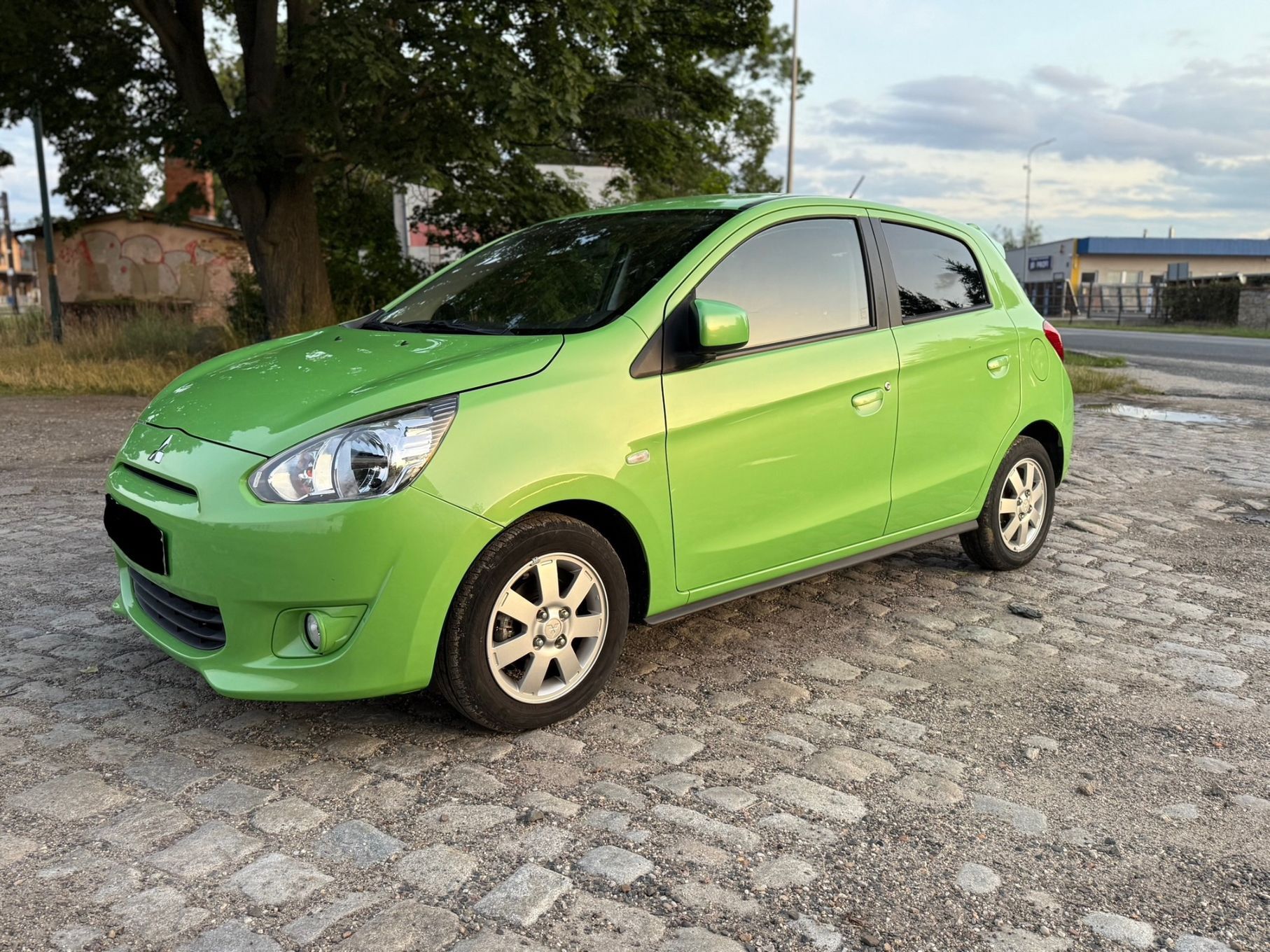 Mitsubishi Space Star Mitsubishi Space Star 1.2 benzyna. Stan jak Nowy !