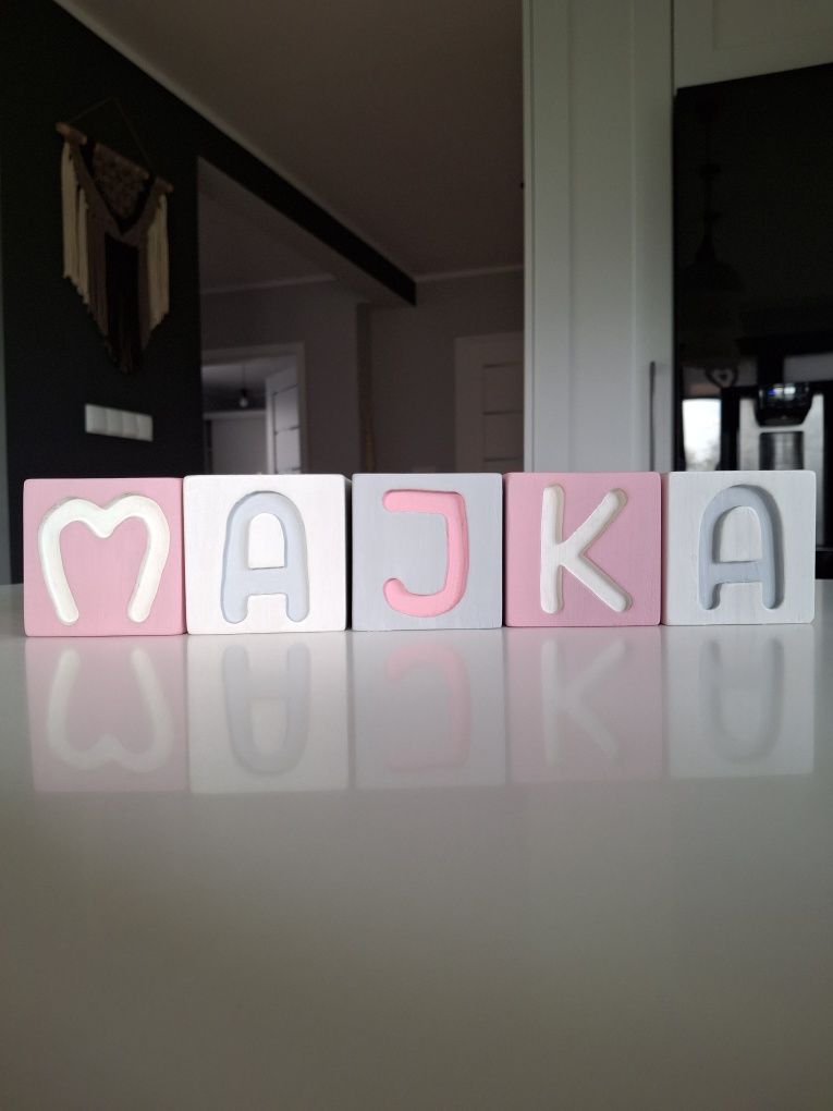 Dekoracja drewniane klocki z imieniem Majka Maja