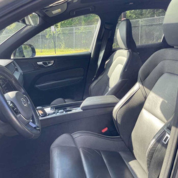 Volvo XC60      2022