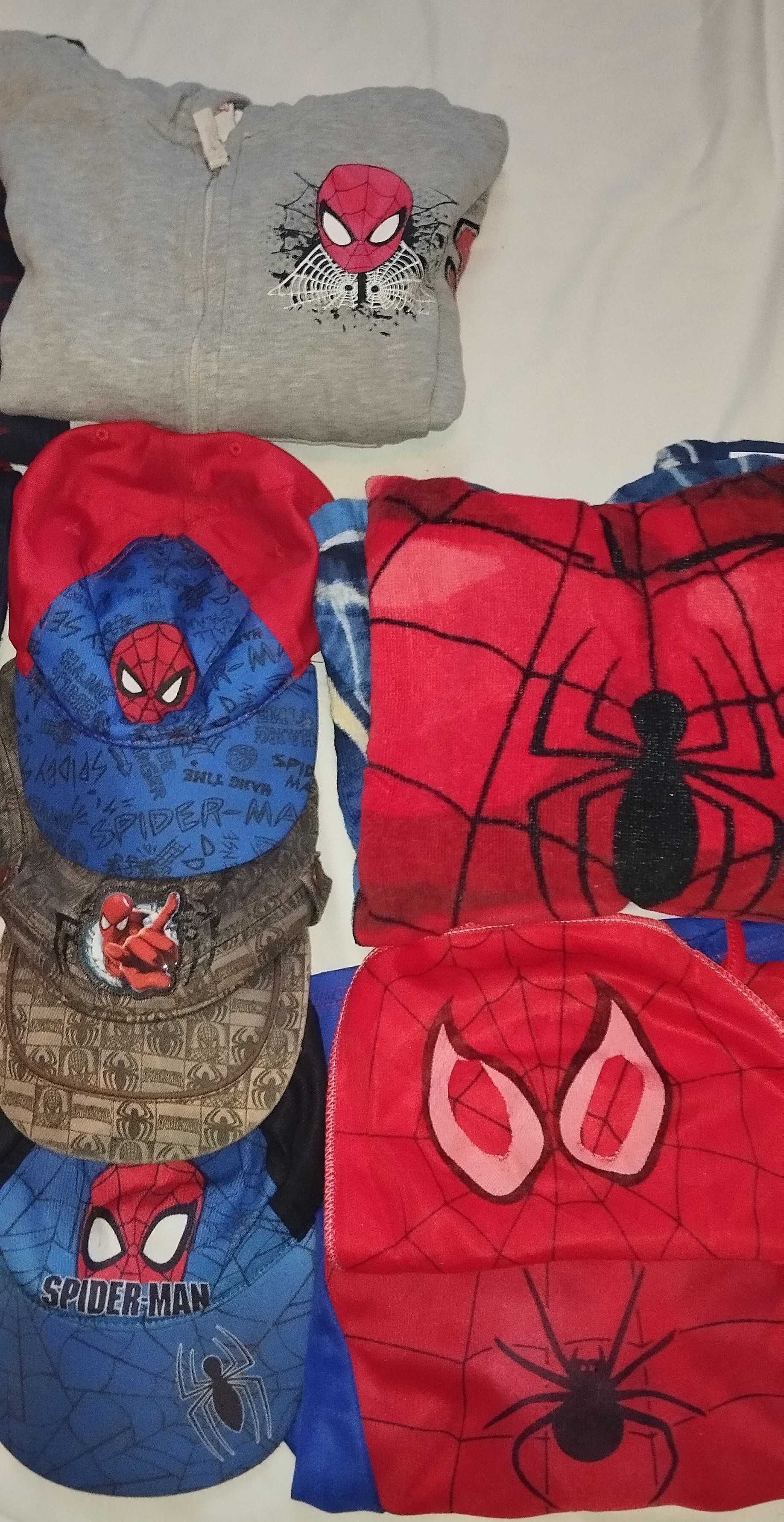 zestaw ubrań ze spiderman
