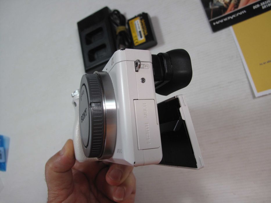 Sony a6000 - RESERVADA - com ou sem lentes, bom estado geral
