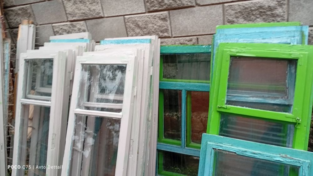 Продам старі вікна з рамами вікно