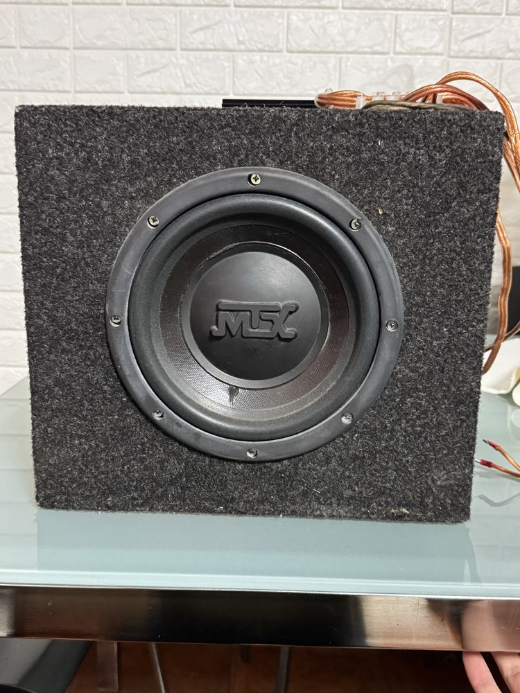 Sistema de som com subwoofer, amplificador e fuzivel para descargas