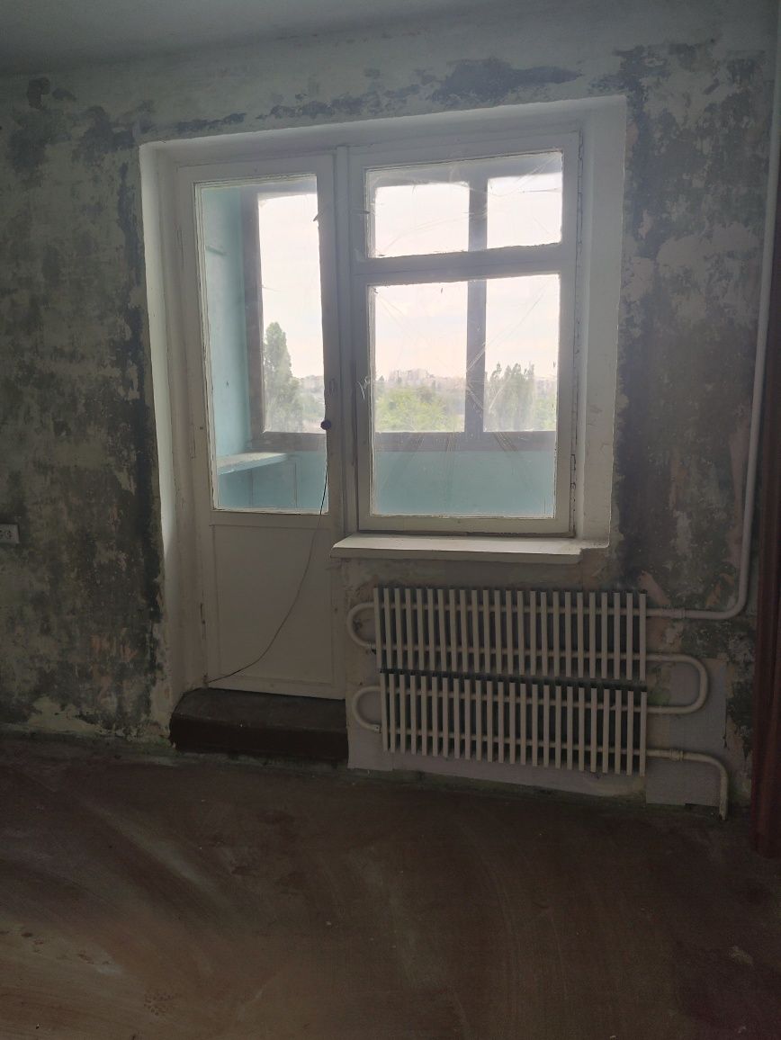 Продам 4 кв. ул. Валентиновская (Блюхера), д.64 этаж 7/9 под ремонт.
