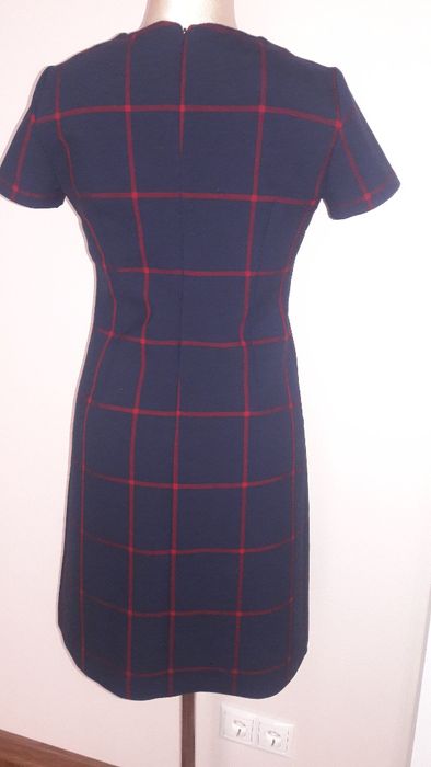 Платье классического, делового стиля из плотной трикотажной ткани