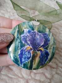 Wisior hand made porcelana Kobiela kwiaty irys rękodzieło