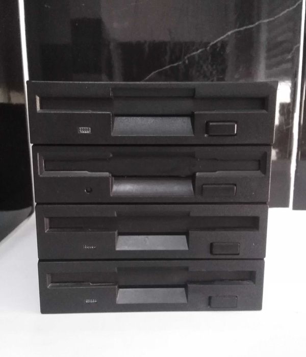 Floppy Disk Drive - CD/DVD Reader/Writer.64171756485635122