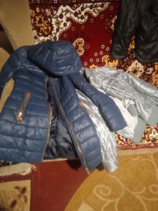 Куртки жіночі в чудовому стані
