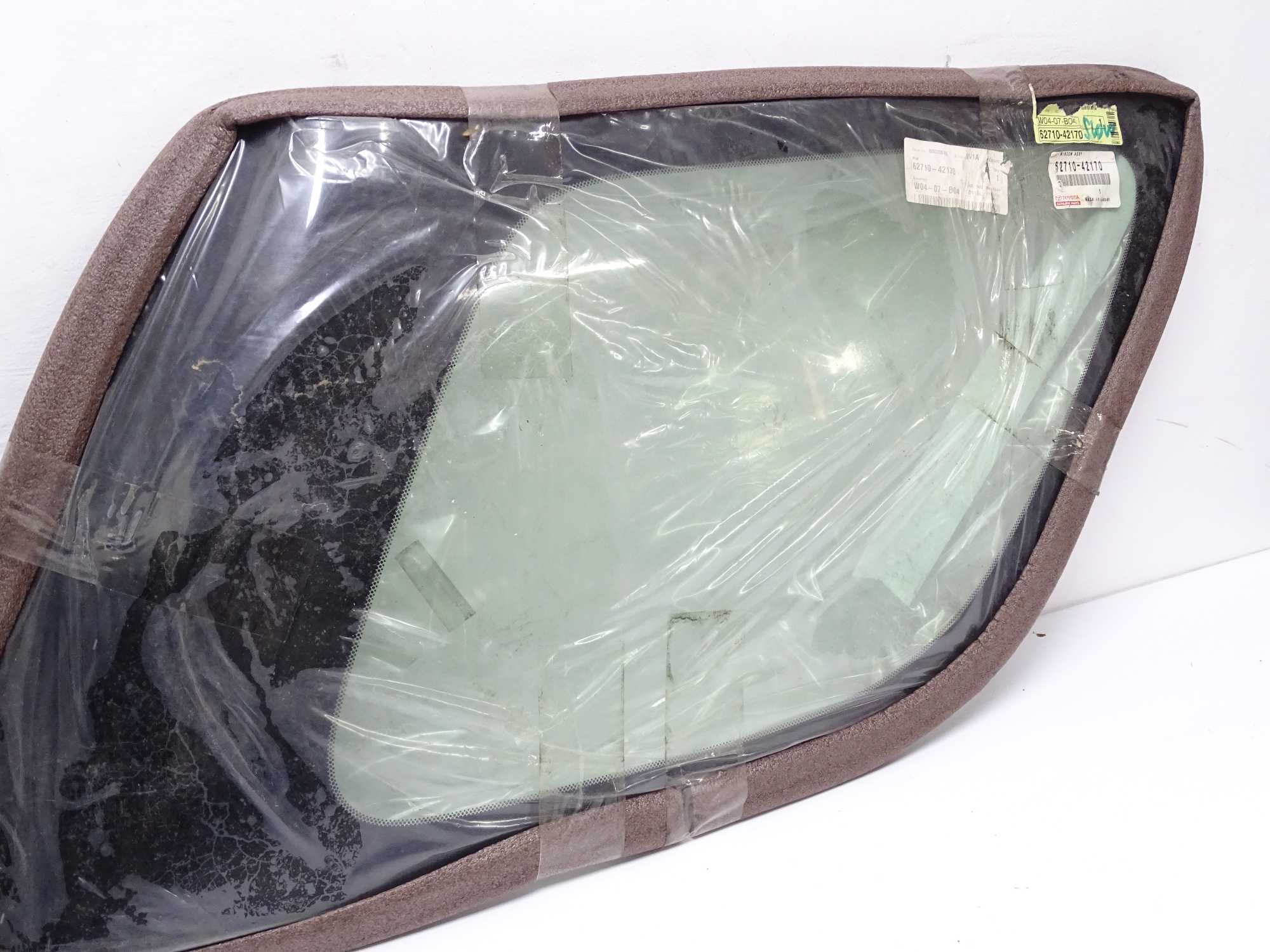 Szyba tylna boczna prawa OE Toyota 05/2000-10/2005r ACA2 CLA2 ZCA2