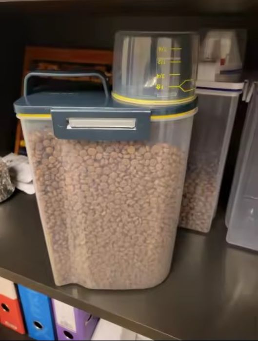 Резервуар для зберігання корму