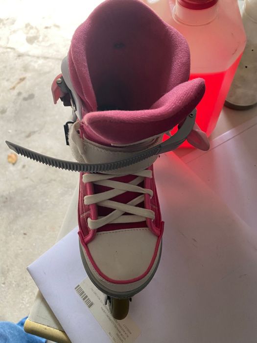 Patins em linha rosa e choc vi