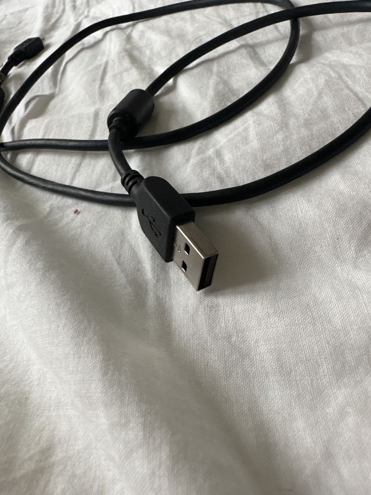 Kabel USB micro.