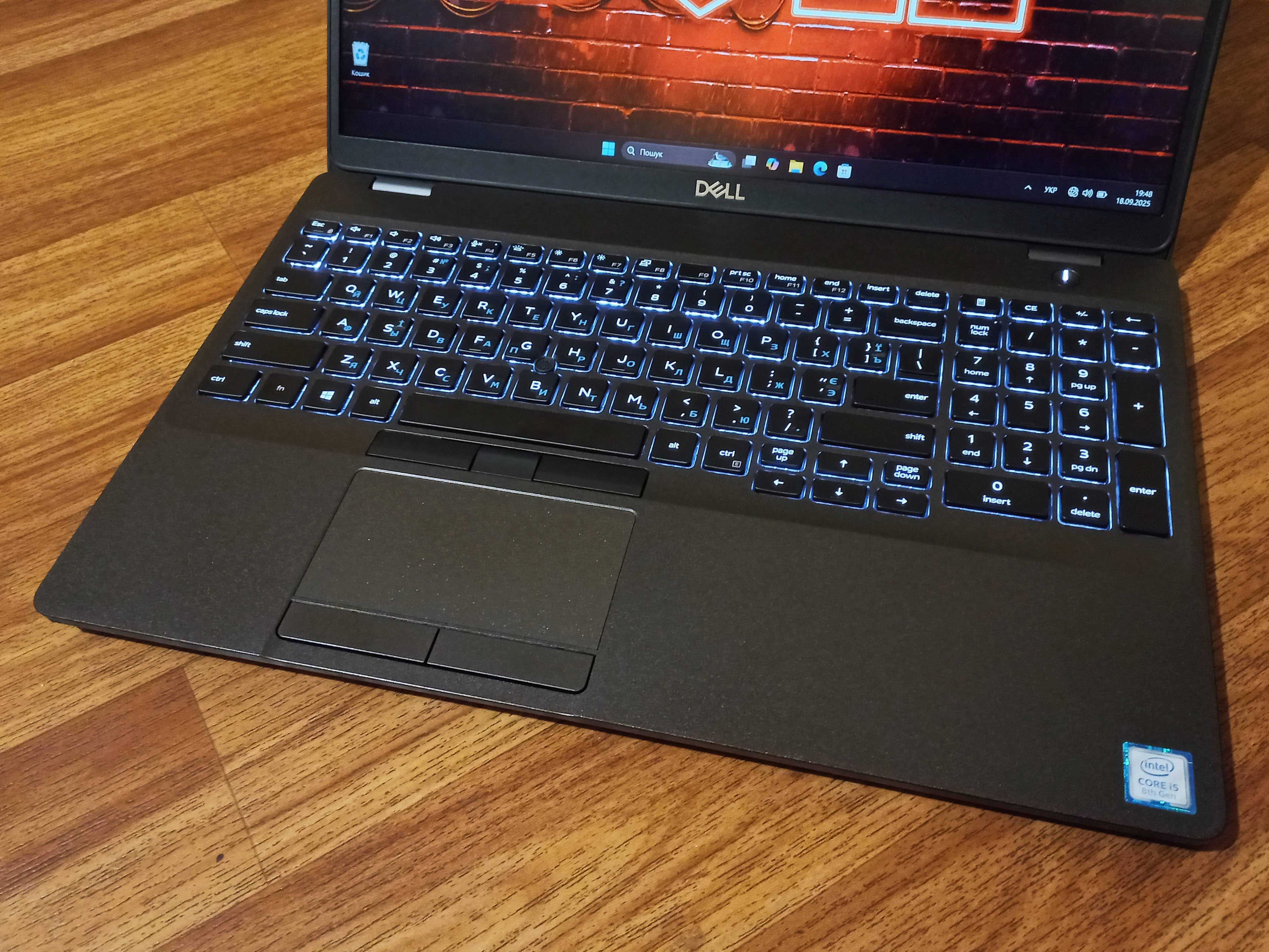 Игровой DELL 3540 + (Core i5 8" го покол.) + 16 RAM + Видео GDDR5!!