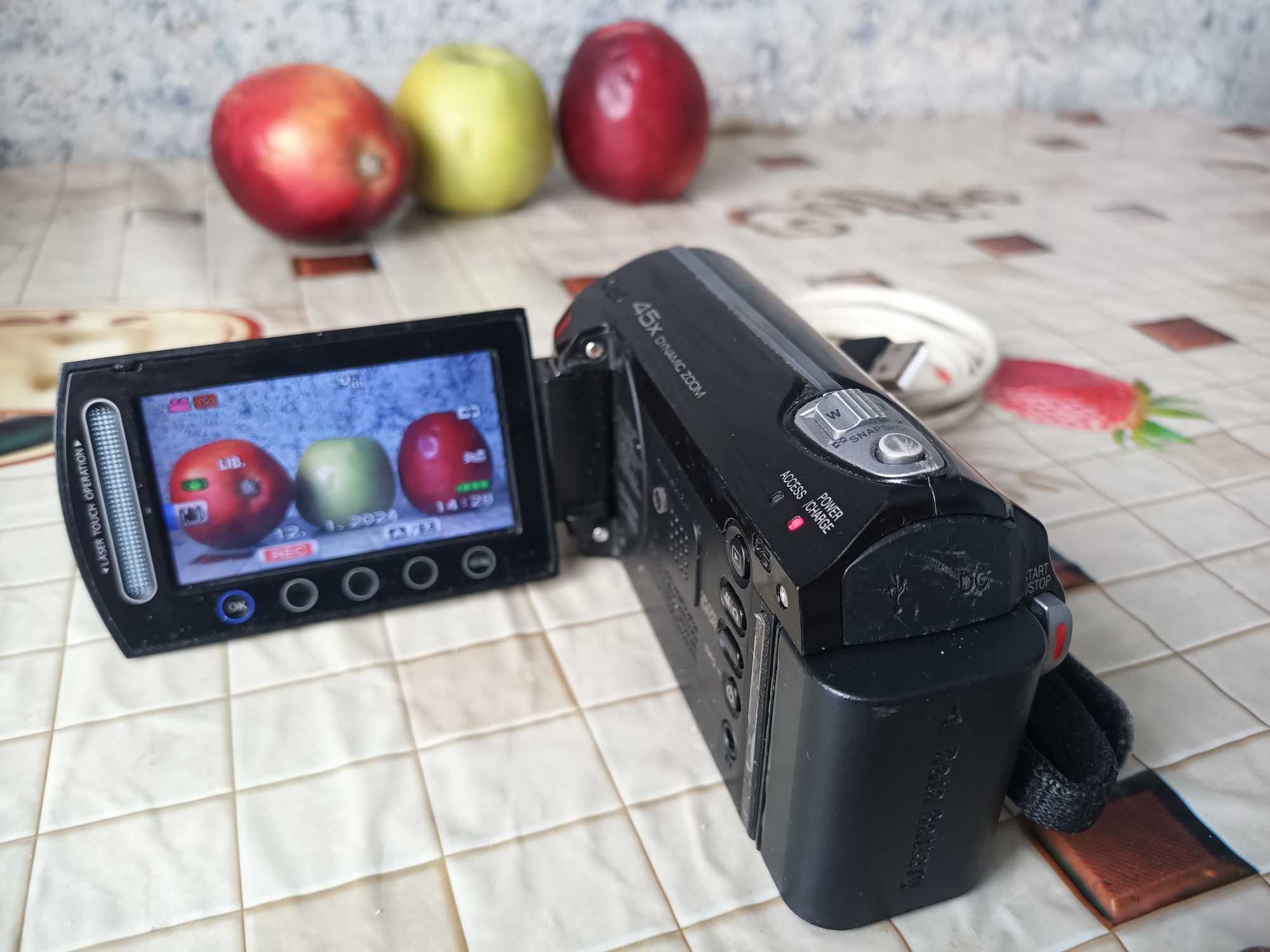 Камера JVC GZ-MS230BE б/в+нова батарея 2670 mAh+зарядне все в(описі)