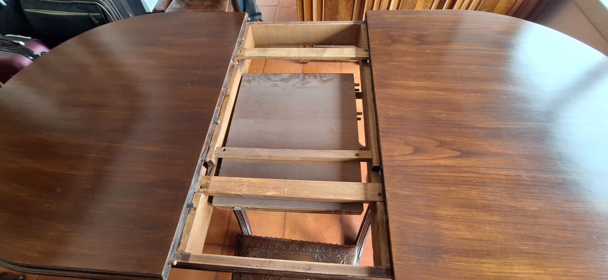 Mesa em Madeira com 6 cadeiras