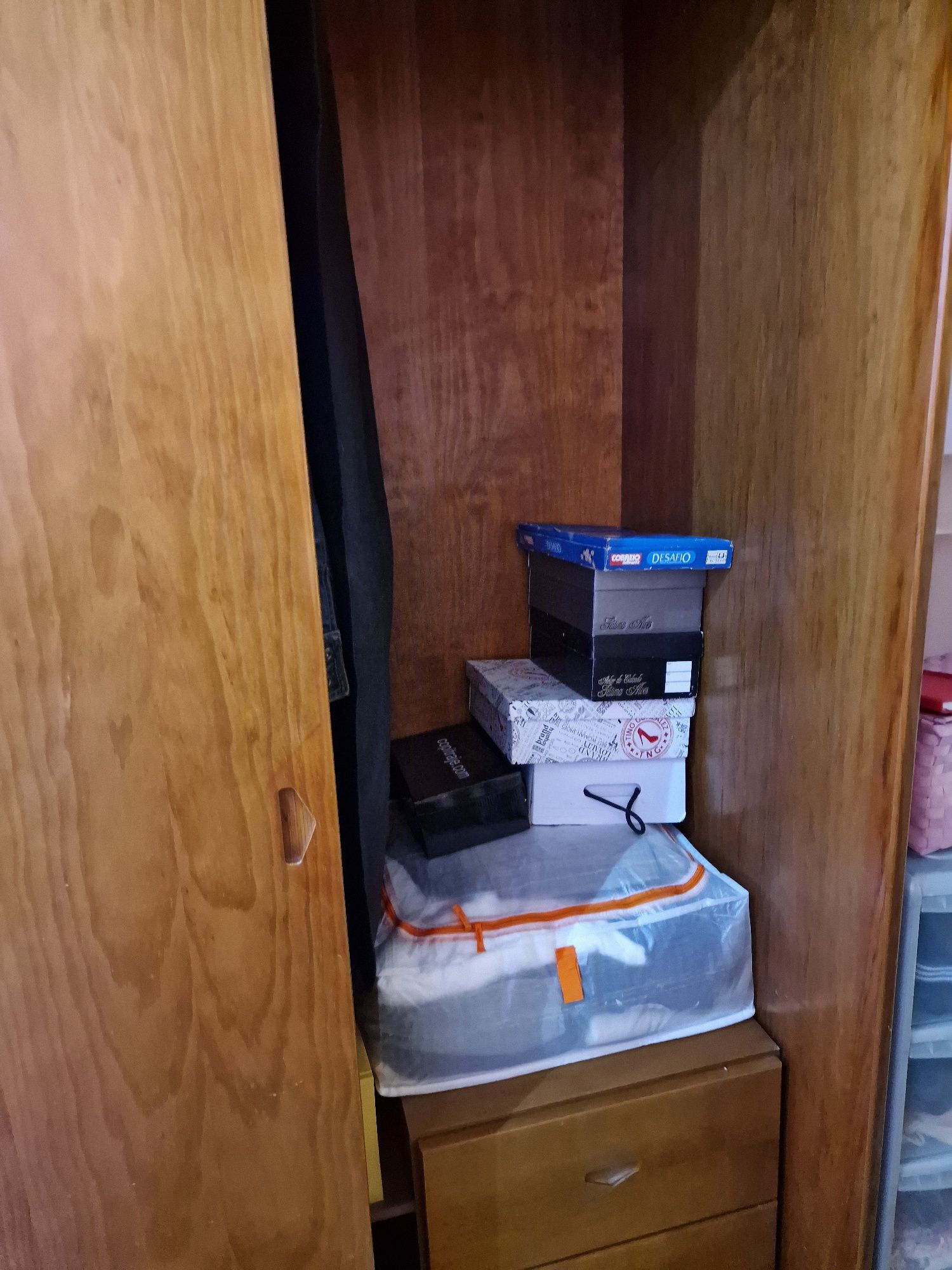 Vendo mobilia de quarto sem cama