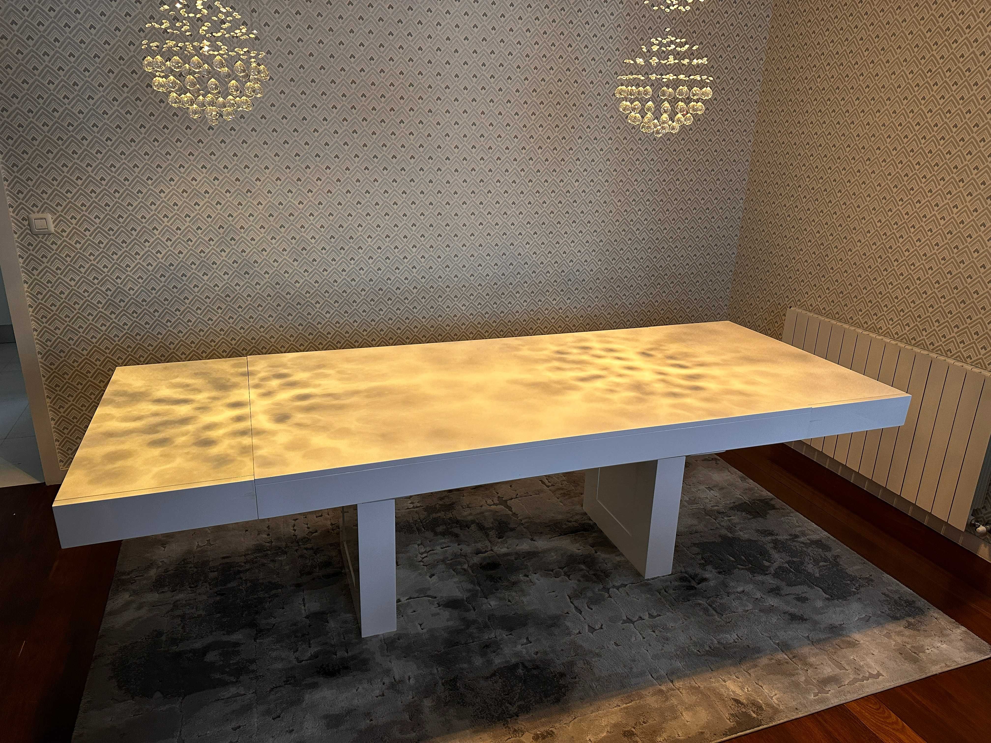 Conjunto mesa/cadeiras/tapetes
