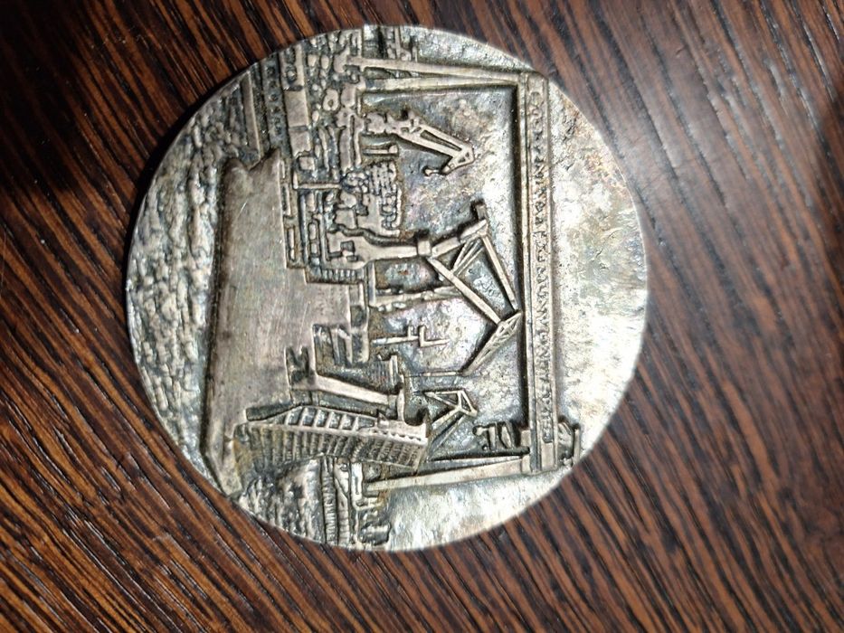2 Medale stocznia Gdynia im.komuny paryskiej